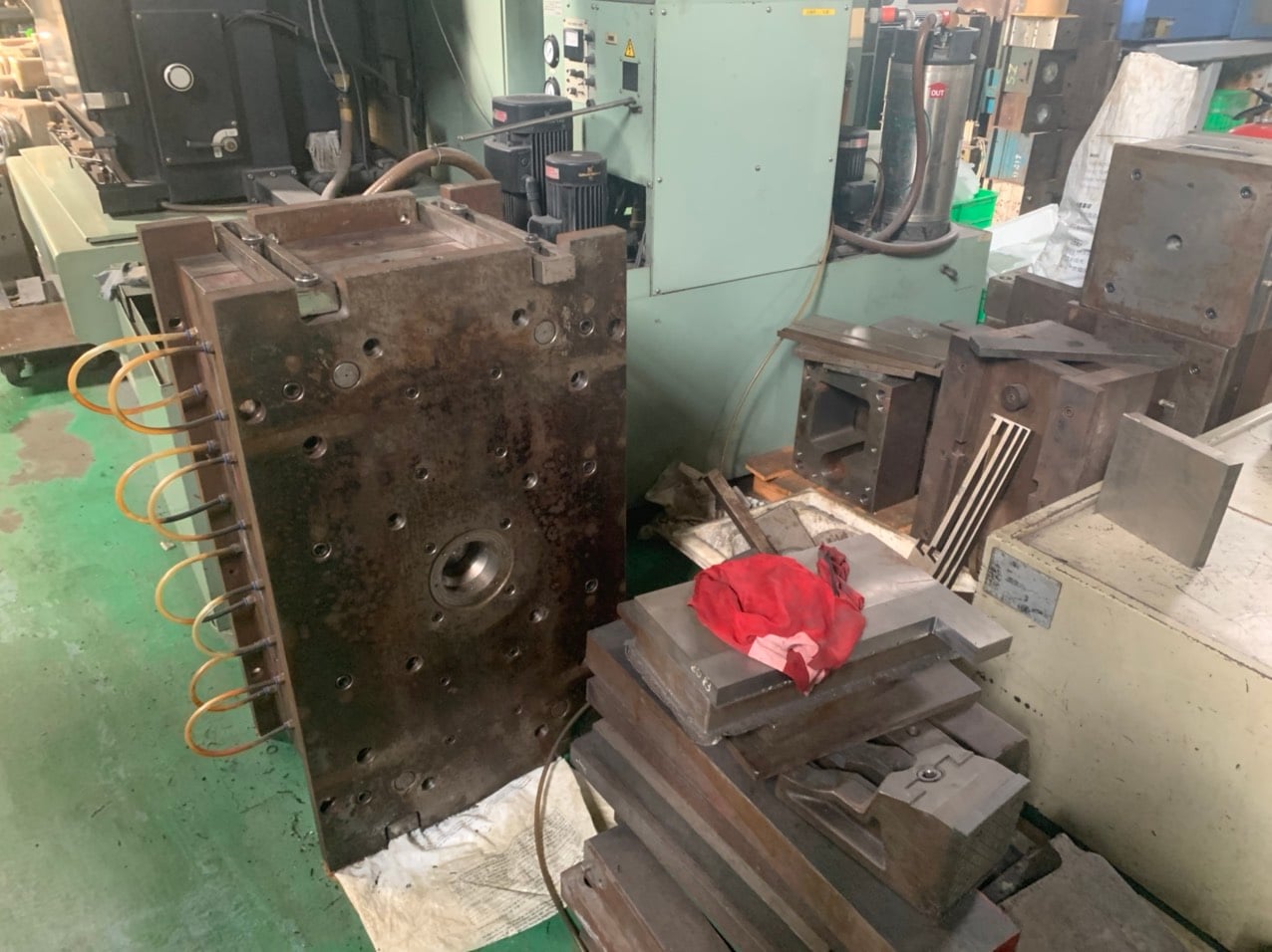 Injection mold.jpg